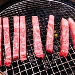 焼肉食べ放題 宝亭 - 近江牛ロース  分厚く大きいΨ( 'ω'* )