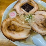 はすの屋 - にく麺近景。このチャーシュー、凄く美味しい。