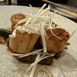 鉄板酒場エイト - ホタテとアスパラのバター醤油炒め1300円