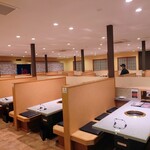 焼肉食べ放題 宝亭 - 店内