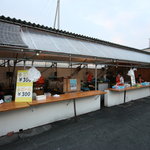 岡田浦漁港 - 一番和歌山よりにお店はあります。
