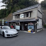 リバイバル カフェ - 道路側から