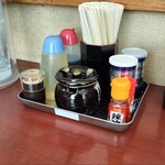 中華そば 太平楽 - テーブル調味料