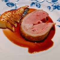 グリーチネ - メインは牛肉のことが多いが、今日は子羊。しっとりとレアのような食感だが、しっかり火が入ってます。付け合わせの筍も香ばしい