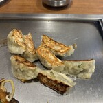 鉄板 厳島 - 餃子は一人前7個