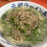 元祖ラーメン長浜家 - ゴマ降って…