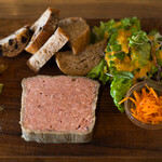 ベンチ コーヒー - 田舎風パテ