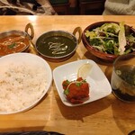 サンティ - 知人のナンカレーセット チキンマサラカレー・ほうれん草のグリーンカレー・ライス