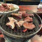 水よし - 左下特上ナンコツ、右下タン、上ハツ