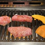 やきにく百済 - 上2枚カルビ・下1枚上ロース