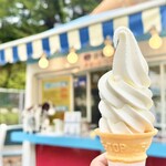 羊ヶ丘ドリーム 赤井川 山中牧場ソフトクリーム - 