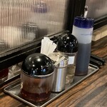 珉珉 - 味変部隊　※1番右は、餃子のタレでした