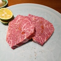 THE 雪月花 - 飛騨牛のシャトーブリアンは、肉質も柔らかくて
                    タレに浸けずに肉だけ食べても
                    脂身の甘味（旨味）があって美味しいねえ♪