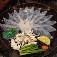 下関春帆楼 阿倍野店 - トラフグ薄造り小皿　言うまでもないです
