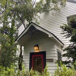 俊宣茶房 - 森の奥にあるポツンと一軒家のようなお店です。