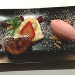 ビストロ　アギャット - デザート　苺あまおうのアイスクリーム他