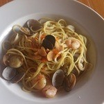 スパゲッテリア・ダクゥイ - たっぷりシーフードのペペロンチーノ