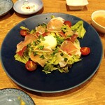 酒と肴 ふらんく - 生ハムサラダ温玉のせ