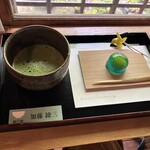 数寄屋カフェ - 風車がオシャレ、お抹茶適温、茶碗の作者の名札がついてました