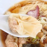 らーめん 又右衛門 - 生姜と胡椒を利かせていて、このラーメンにアクセントが加わる感じ
      食べ応えも申し分なし