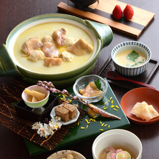 自然の恵み豊かな福島県で愛情たっぷりに育てられた“伊達鶏”