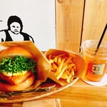 トトバーガー - トトバーガー、ポテト、アイスティー