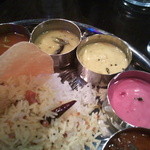 Spice&Dining KALA - １２時・さつま芋のｸｰﾄｩ
      １時・ﾊﾟｲﾅｯﾌﾟﾙのｶｰﾗﾝ
      ２時・ﾋﾞｰﾂのﾊﾟﾁｬﾃﾞｨ（ﾋﾟﾝｸｗ）