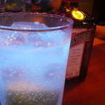 Spice&Dining KALA - 青白く光ってるのは、ブラックライトのおかげ