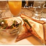 The Antique Cafe - モーニングのホットサンド