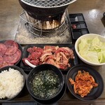 七輪焼肉 安安 - ♪３種盛り定食 ¥1540 牛タン¥クーポン使用