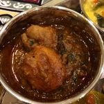 インド家庭料理の店　ニーラジュ - チキンとアプリコットのカレー