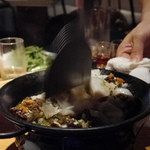 黒猫夜 - 陳さんのクレープ餃子　おこげを作ります