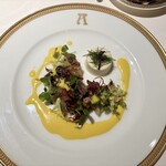 アピシウス - 旬の魚介類のサラダ仕立てとホワイトアスパラガスのムース サフランとバジルの香り