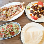 HAUS BAR RESTAURANT - Kuşbaşılı Kaşarlı Pide，ALi Nazik，Salatası，Pide
