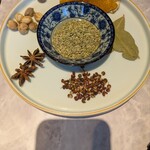 中国意境菜 白燕 - 紹興酒漬空豆に使用する薬膳