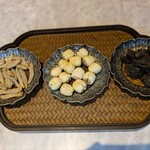 中国意境菜 白燕 - 薬膳スープに使用する、左から名前失念、蓮の実、竜眼