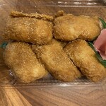 稲荷ずし 松むら - 季節によりケシの実が振りかけられる稲荷ずし