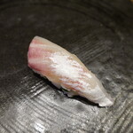 八志希 - ここからお寿司スタート、まずは鯛