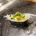 八志希 - 白魚軍艦　上品なものです。江ノ島の生しらすとは違ーう春告魚