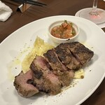 イタリア酒場and - 牛肉のステーキとサルサ