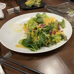 イタリア酒場and - サラダ、半分食べてから撮影、すみません。