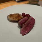 アルゴリズム - 鴨肉、チキンウィング、ビーツのニョッキ