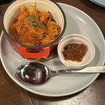 イタリア酒場and - 蜂の巣のトマト煮込み、とメキシコ風のソース。青唐辛子がにくい！