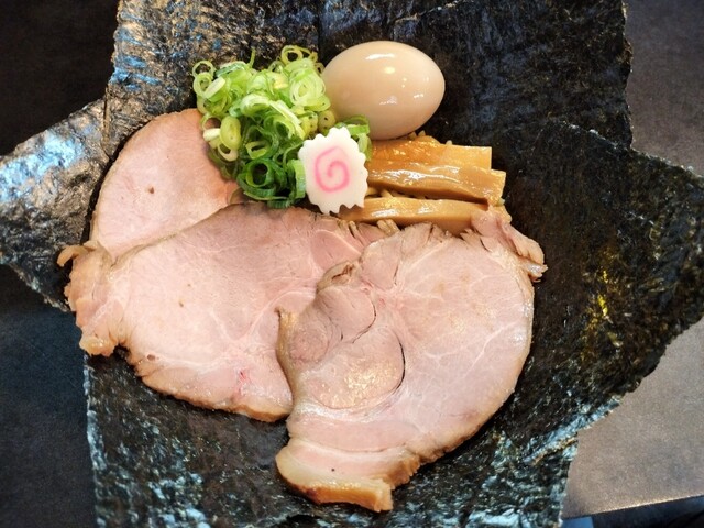 RAMEN HITONI YASASHIKU（ラーメン ヒトニ ヤサシク） - 秋田（ラーメン）の写真