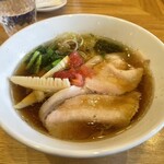 Noodles Labo 香蕎庵 - 鰹昆布出汁の醤油味ラーメンかと…990円