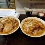 ラーメン荘 これが好きだから - 左が麺250g 右が麺200g