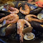 8cho - イカスミのパエリア(今回はイカ切れで魚介仕様)