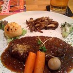 デコ カフェ ビー - 煮込みハンバーグセットです。