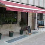 TRATTORIA LA VENTURA - 近くに有料駐車場あり