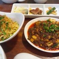 南青山エッセンス - ランチのマーボー、汁なし担担麺など